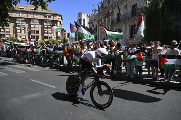 Spain’s La Vuelta cycling race cut short over protests against Israel VALLADOLID, SPAIN - SEPTEMBER 11: The 18th stage of Spain’s La Vuelta cycling race takes place in Valladolid, shortened due to anti-Israel demonstrations, on September 11, 2025. Originally planned as a 27.5-kilometer individual time trial, the stage was reduced to just 12 kilometers amid security concerns triggered by the protests. Burak Akbulut Anadolu Valladolid Spain. Editorial use only. Please get in touch for any other usage.  Copyright: x2025xAnadoluxBurakxAkbulutx