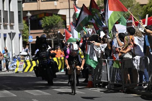 Spain’s La Vuelta cycling race cut short over protests against Israel VALLADOLID, SPAIN - SEPTEMBER 11: The 18th stage of Spain’s La Vuelta cycling race takes place in Valladolid, shortened due to anti-Israel demonstrations, on September 11, 2025. Originally planned as a 27.5-kilometer individual time trial, the stage was reduced to just 12 kilometers amid security concerns triggered by the protests. Burak Akbulut Anadolu Valladolid Spain. Editorial use only. Please get in touch for any other usage.  Copyright: x2025xAnadoluxBurakxAkbulutx