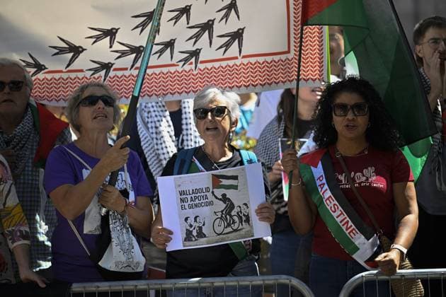Spain’s La Vuelta cycling race cut short over protests against Israel VALLADOLID, SPAIN - SEPTEMBER 11: The 18th stage of Spain’s La Vuelta cycling race takes place in Valladolid, shortened due to anti-Israel demonstrations, on September 11, 2025. Originally planned as a 27.5-kilometer individual time trial, the stage was reduced to just 12 kilometers amid security concerns triggered by the protests. Burak Akbulut Anadolu Valladolid Spain. Editorial use only. Please get in touch for any other usage.  Copyright: x2025xAnadoluxBurakxAkbulutx
