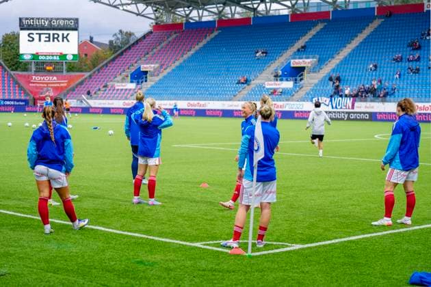 Champions League Women s Qualification Valerenga Ferencvaros Oslo 20250911 Valerenga players before the Champions League qualifying match between Valerenga Ferencvaros at the intility stadium Photo Cornelius Poppe NTB Oslo Norway EDITORIAL USE ONLY RESTRICTED USE FOR BETTING COMPANIES  Copyright: xCorneliusxPoppex xNTBx
