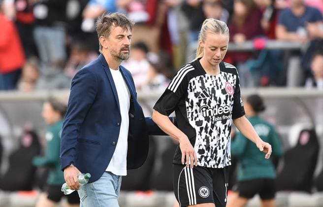 11 09 2025, xhbx, Soccer Quali Champions League, Eintracht Frankfurt Women Real Madrid Women v l Coach Niko Arnautis Eintracht Frankfurt Women , Amanda Ilestedt Eintracht Frankfurt Women DFL DFB REGULATIONS PROHIBIT ANY USE OF PHOTOGRAPHS as IMAGE SEQUENCES and or QUASI VIDEO Frankfurt