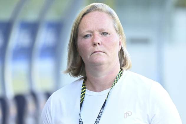 Corina Dekker-Boerhoop head coach of Twente before match 3rd qualifying round for the UEFA Champions League Women between GKS Katowice Women vs FC Twente Women at the Arena Katowice in Katowice, Poland on September 11, 2025  Copyright: xMichalxDubiel IPAxSportx xipa-agency.netx xx IPA_64703876 IPA_Agency_IPA64703876