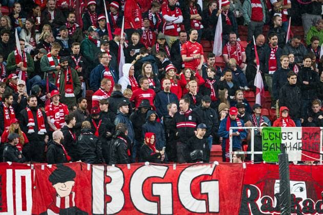 250911 Spectators in the stands ahead of the UEFA Women™s Champions League play off football match between Brann and Manchester United on September 11, 2025 in Bergen Photo Marius Simensen BILDBYRAN Cop 238 bbeng brann brann women champions league dam football fotball manchester united mesterligaen play off playoff soccer tfk womens champions league  Copyright: MARIUSxSIMENSEN BB250911BB193