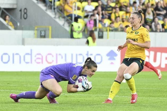 Diede Lemey (Twente) and Aleksandra Nieciag (GKS) during match 3rd qualifying round for the UEFA Champions League Women between GKS Katowice Women vs FC Twente Women at the Arena Katowice in Katowice, Poland on September 11, 2025  Copyright: xMichalxDubiel IPAxSportx xipa-agency.netx xx IPA_64704635 IPA_Agency_IPA64704635