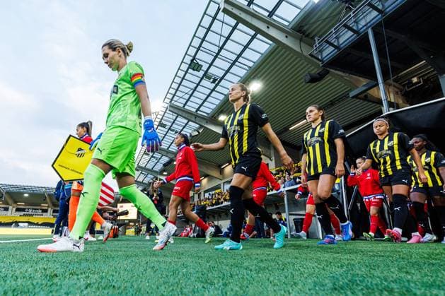 250911 Jennifer Falk, Aivi Luik, Mary Caroline Wickenheiser, and Felicia Schröder of Häcken ahead of the UEFA Women™s Champions League play off football match between Häcken and Atletico Madrid on September 11, 2025 in Göteborg Photo Michael Erichsen BILDBYRAN COP 89 MI0874 fotboll football soccer fotball uefa womens champions league häcken atletico madrid dam bbeng play offsbbauto  Copyright: MICHAELxERICHSEN BB250911MI012