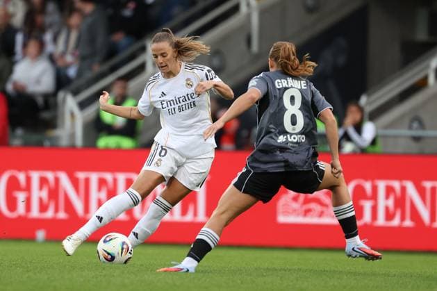 2025 09 10 xJFx Football UEFA Women Champions League Qualification Eintracht Frankfurt Real Madrid v l , Sandie Toletti Real Madrid , Lisanne Graewe Eintracht Frankfurt , Zweikampf, Action, Aktion, Battles for the Ball DFL DFB REGULATIONS PROHIBIT ANY USE OF PHOTOGRAPHS as IMAGE SEQUENCES and or QUASI VIDEO Copyright: JoaquimxFerreira