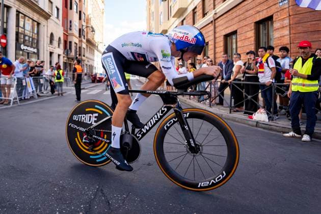 La Vuelta - 80th Tour of Spain 2025 - Stage 18 (ITT) Giulio Pellizzari of Italy and Red Bull-Bora-Hansgrohe competes during the La Vuelta - 80th Tour of Spain 2025, Stage 18 a 12.2km individual time trial stage on September 11, 2025 in Valladolid, Spain. Valladolid Valladolid Spain Copyright: xAlbertoxGardinx AGardin_20250911_Cycling_Vuelta_ITT_0011