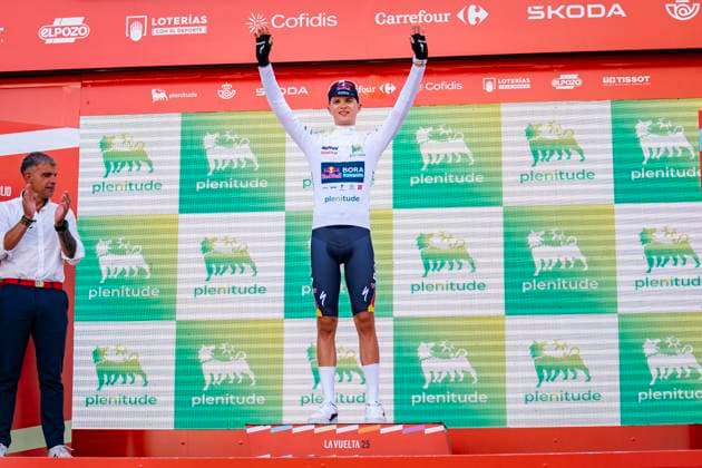 La Vuelta - 80th Tour of Spain 2025 - Stage 18 (ITT) Giulio Pellizzari of Italy and Team Red Bull - BORA - hansgrohe - White Best Young Rider Jersey celebrates at podium during the La Vuelta - 80th Tour of Spain 2025, Stage 18 a 12.2km individual time trial stage on September 11, 2025 in Valladolid, Spain. Valladolid Valladolid Spain Copyright: xAlbertoxGardinx AGardin_20250911_Cycling_Vuelta_ITT_0048
