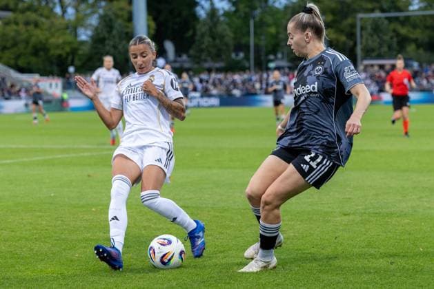 UWCL Qualification Eintracht Frankfurt Real Madrid, 11 09 2025 Sheila García Real Madrid, 15 blocks a cross from Nina Lührßen Eintracht Frankfurt, 11 for a corner First leg of the UEFA Womens Champions League Qualification, 3rd round, between Eintracht Frankfurt and Real Madrid at Stadion am Brentanobad in Frankfurt am Main on 11 09 2025 Copyright: xBEAUTIFULxSPORTS Hahnex