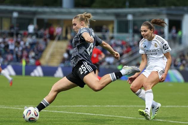 2025 09 10 xJFx Football UEFA Women Champions League Qualification Eintracht Frankfurt Real Madrid v l , Jella Veit Eintracht Frankfurt , Signe Bruun Real Madrid , in aktion, in action, DFL DFB REGULATIONS PROHIBIT ANY USE OF PHOTOGRAPHS as IMAGE SEQUENCES and or QUASI VIDEO Copyright: JoaquimxFerreira