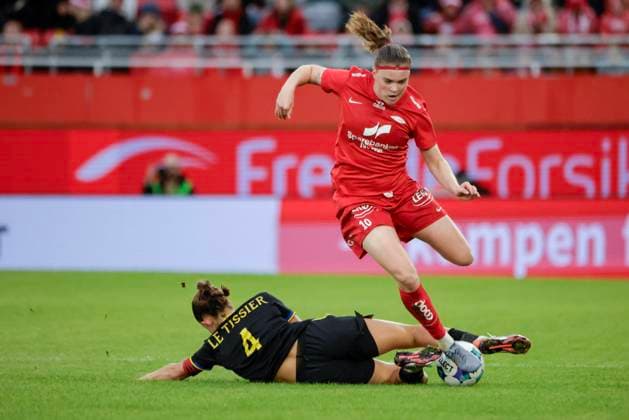 Champions League qualification 2025 SK Brann Women and Manchester United Bergen 20250911 Manchester Uniteds Maya Le Tissier and Branns SIGne Gaupset during the Champions League qualifying match between SK Brann Kvinner and Manchester United at Brann Stadium Photo Paul S Amundsen NTB Bergen Norway EDITORIAL USE ONLY RESTRICTED USE FOR BETTING COMPANIES  Copyright: xPaulxS.xAmundsenx xNTBx