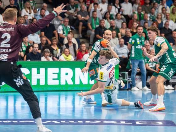 Tim Maximilian Hertzfeld SC DHfK Leipzig, 72 asserts himself at the circle against Victor Kloeve Frisch Auf Goeppingen, 07, Frisch Auf Goeppingen vs SC DHfK Leipzig, Handball, 1 Bundesliga, Men, Season 2025 2026, 11 09 2025, Frisch Auf Goeppingen vs SC DHfK Leipzig, Handball, 1 Bundesliga, Men, Season 2025 2026, 11 09 2025 Goeppingen Copyright: xEibner-Pressefoto MichaelxSchmidx EP_MST