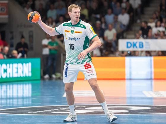 Adam Loenn SC DHfK Leipzig, 15 on the ball, Frisch Auf Goeppingen vs SC DHfK Leipzig, Handball, 1 Bundesliga, Men, Season 2025 2026, 11 09 2025, Frisch Auf Goeppingen vs SC DHfK Leipzig, Handball, 1 Bundesliga, Men, Season 2025 2026, 11 09 2025 Goeppingen Copyright: xEibner-Pressefoto MichaelxSchmidx EP_MST