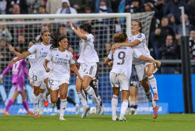 DEU, Frankfurt, Eintracht Frankfurt vs Real Madrid, Womens Champions League, UEFA, Season 2526, Stadion am Bretanobad, Qualification round 3, Signe Bruun Real Madrid 9 scores the goal for 2 0, Celebration with Sara Däbritz Real Madrid 8 DFB DFL REGULATIONS PROHIBIT ANY USE OF PHOTOGRAPHS AS IMAGE SEQUENCES AND OR QUASI VIDEO, 11 09 2025, Copyright: HMBxMedia HendrikxHamelau