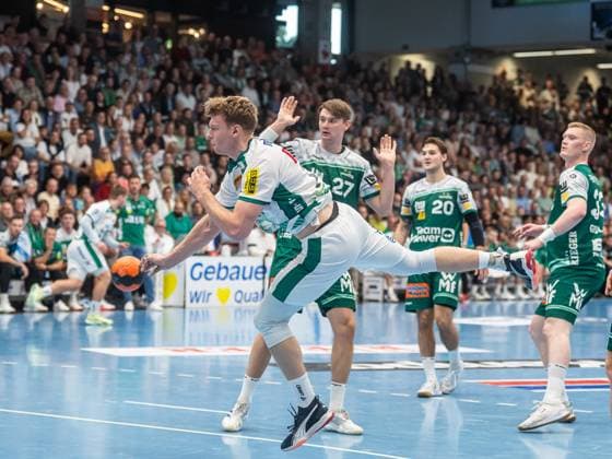 Tim Maximilian Hertzfeld SC DHfK Leipzig, 72 with a spin at the circle, Frisch Auf Goeppingen vs SC DHfK Leipzig, Handball, 1 Bundesliga, Men, Season 2025 2026, 11 09 2025, Frisch Auf Goeppingen vs SC DHfK Leipzig, Handball, 1 Bundesliga, Men, Season 2025 2026, 11 09 2025 Goeppingen Copyright: xEibner-Pressefoto MichaelxSchmidx EP_MST