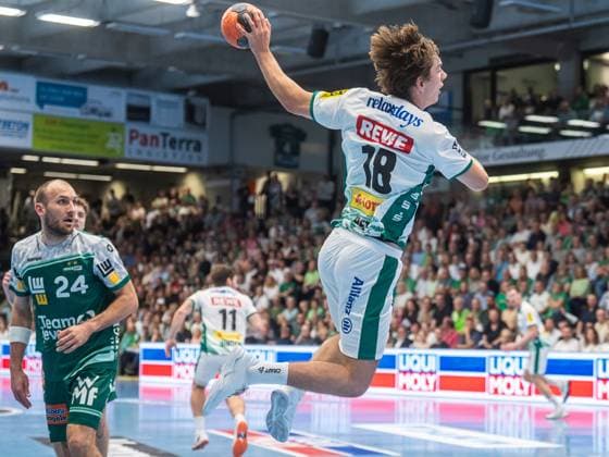 Staffan Peter SC DHfK Leipzig, 18 from outside, Frisch Auf Goeppingen vs SC DHfK Leipzig, Handball, 1 Bundesliga, Men, Season 2025 2026, 11 09 2025, Frisch Auf Goeppingen vs SC DHfK Leipzig, Handball, 1 Bundesliga, Men, Season 2025 2026, 11 09 2025 Goeppingen Copyright: xEibner-Pressefoto MichaelxSchmidx EP_MST