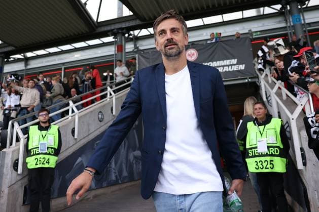 2025 09 10 xJFx Football UEFA Women Champions League Qualification Eintracht Frankfurt Real Madrid v l , Coach Niko Arnautis Eintracht Frankfurt on the way to the stadium DFL DFB REGULATIONS PROHIBIT ANY USE OF PHOTOGRAPHS as IMAGE SEQUENCES and or QUASI VIDEO Copyright: JoaquimxFerreira
