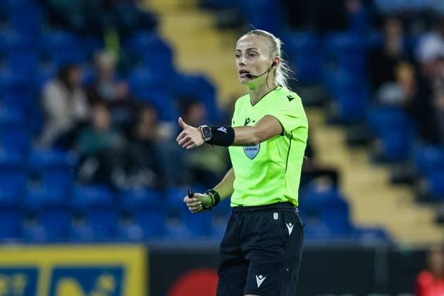 SOCCER - WCL, St.Poelten vs Hjorring SANKT POELTEN,AUSTRIA,11.SEP.25 - WOMEN SOCCER - UEFA Women s Champions League, qualification, SKN Sankt Poelten vs Fortuna Hjorring. Image shows referee Hristiyana Guteva (BUL).  GEPAxpictures xManuelxBinder