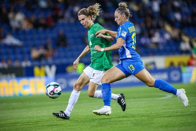 SOCCER - WCL, St.Poelten vs Hjorring SANKT POELTEN,AUSTRIA,11.SEP.25 - WOMEN SOCCER - UEFA Women s Champions League, qualification, SKN Sankt Poelten vs Fortuna Hjorring. Image shows Tiia Peltonen (Hjorring) and Carina Brunold (St.Poelten).  GEPAxpictures xManuelxBinder