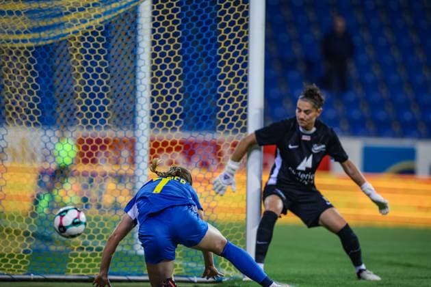 SOCCER - WCL, St.Poelten vs Hjorring SANKT POELTEN,AUSTRIA,11.SEP.25 - WOMEN SOCCER - UEFA Women s Champions League, qualification, SKN Sankt Poelten vs Fortuna Hjorring. Image shows Sarah Mattner (St.Poelten) and Andrea Paraluta (Hjorring).  GEPAxpictures xManuelxBinder