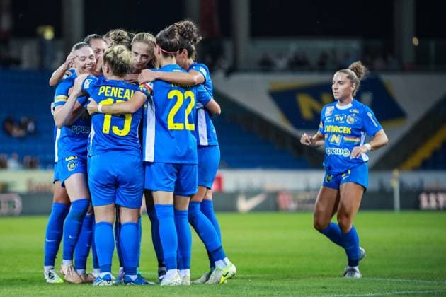 SOCCER - WCL, St.Poelten vs Hjorring SANKT POELTEN,AUSTRIA,11.SEP.25 - WOMEN SOCCER - UEFA Women s Champions League, qualification, SKN Sankt Poelten vs Fortuna Hjorring. Image shows the rejoicing of the team St.Poelten.  GEPAxpictures xManuelxBinder