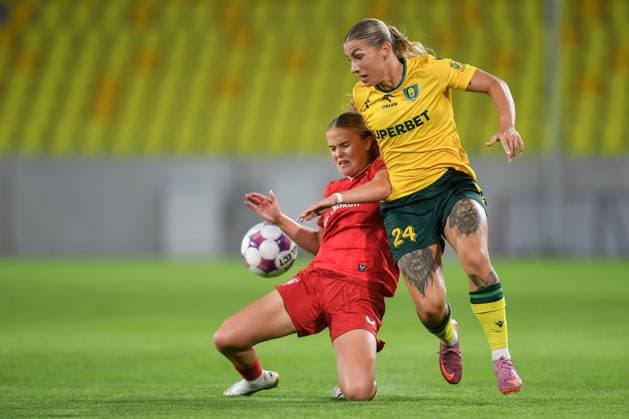 2025.09.11 Katowice Pilka nozna UEFA Liga Mistrzow kobiet sezon 2025 26 III runda kwalifikacyjna GKS Katowice - FC Twente N z Sophie Proost Klaudia Slowinska Foto Mateusz Sobczak PressFocus 2025.09.11 Katowice Football UEFA Women™s Champions League 2025 26 season third qualifying round GKS Katowice - FC Twente Sophie Proost Klaudia Slowinska Credit: Mateusz Sobczak PressFocus NEWSPIX.PL --- newspix.pl POLAND OUT! 