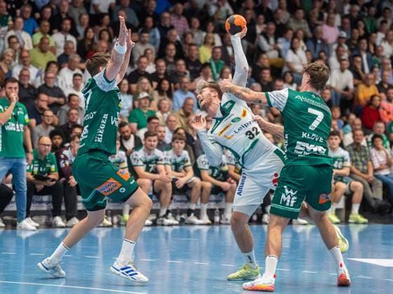 Franz Semper SC DHfK Leipzig, 32 in duel with Victor Kloeve Frisch Auf Goeppingen, 07 , Frisch Auf Goeppingen vs SC DHfK Leipzig, Handball, 1 Bundesliga, Men, Season 2025 2026, 11 09 2025, Frisch Auf Goeppingen vs SC DHfK Leipzig, Handball, 1 Bundesliga, Men, Season 2025 2026, 11 09 2025 Goeppingen Copyright: xEibner-Pressefoto MichaelxSchmidx EP_MST