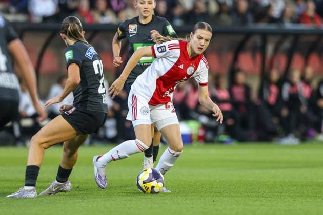 Amsterdam, Netherlands, September 11th 2025: Lotte Keukelaar (23 AFC Ajax) runs with the ball during the UEFA Womens Europa Cup 2025 26 First Qualifying Round game between AFC Ajax and SK Sturm Graz at Sportcomplex De Toekomst in Amsterdam, the Netherlands. (Leiting Gao SPP) Copyright: xLeitingxGaox xSPPx spp-en-LeGaSp-LG202509113017