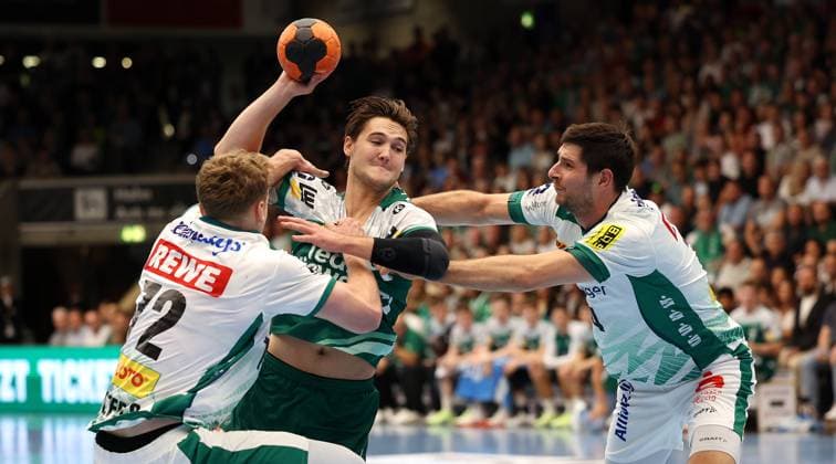 BAU 11 09 2025 Göppingen Handball Frisch Auf Göppingen vs SC DHfK Leipzig, f l Tim Maximilian Hertzfeld Leipziig , Elias Newel Göppingen , Marko Mamic Leipzig