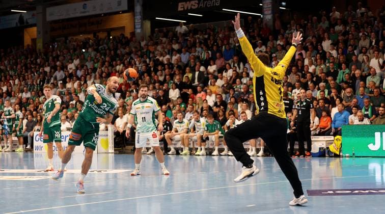 BAU 11 09 2025 Göppingen Handball Frisch Auf Göppingen vs SC DHfK Leipzig, f l Marcel Schiller Göppingen , Domenico Ebner Leipzig