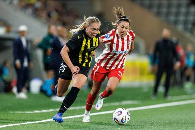 250911 Alice Bergström of Häcken and Fiamma Benitez of Atletico Madrid during the UEFA Women™s Champions League play off football match between Häcken and Atletico Madrid on September 11, 2025 in Göteborg Photo Michael Erichsen BILDBYRAN COP 89 MI0874 fotboll football soccer fotball uefa womens champions league häcken atletico madrid dam bbeng play offsbbauto  Copyright: MICHAELxERICHSEN BB250911MI036