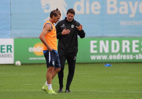 Football, Men, 3 Liga, Season 2025 2026, TSV 1860 Munich, Training Sigurd Haugen TSV 1860 Munich left with Patrick Glöckner Gloeckner, Coach TSV 1860 Munich right in a one-on-one interview on the pitch
