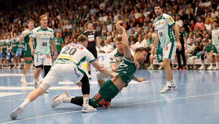 BAU 11 09 2025 Göppingen Handball Frisch Auf Göppingen vs SC DHfK Leipzig, f l William Bogojevic Leipzig , Tim Maximiliam Hertzfeld Leipzig , Ludvig Jurmala Aström Göppingen