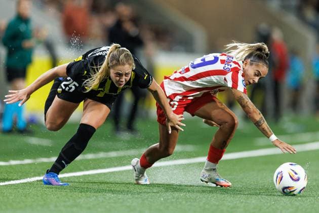 250911 Alice Bergström of Häcken and Macarena Portales of Atletico Madrid during the UEFA Women™s Champions League play off football match between Häcken and Atletico Madrid on September 11, 2025 in Göteborg Photo Michael Erichsen BILDBYRAN COP 89 MI0874 fotboll football soccer fotball uefa womens champions league häcken atletico madrid dam bbeng play offsbbauto  Copyright: MICHAELxERICHSEN BB250911MI046