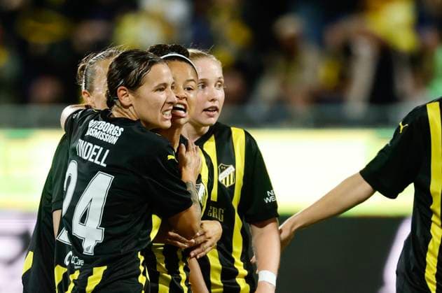 GÖTEBORG, SWEDEN 20250911 Häckens Felicia Schröder celebrates with Tabitha Tindell after equalizing to 1-1 during Thursdays football match, third qualifying round match 1 in the best of 2, between BK Häcken and Barcelona de Madrid at Bravida arena GÖTEBORG SWEDEN x9200x  Copyright: xAdamxIhse TTx CHAMPIONS LEAGUE HÄCKEN-ATLETICO MADRID