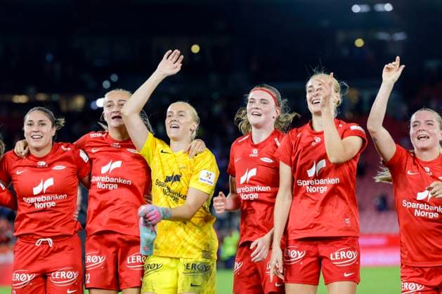 Champions League qualification 2025 SK Brann Women and Manchester United 1 0 Bergen 20250911 Brann celebrates victory in the Champions League qualifying match between SK Brann Kvinner and Manchester United at Brann Stadium Photo Paul S Amundsen NTB Bergen Norway EDITORIAL USE ONLY RESTRICTED USE FOR BETTING COMPANIES  Copyright: xPaulxS.xAmundsenx xNTBx