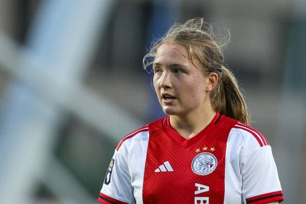 Amsterdam, Netherlands, September 11th 2025: Jonna van de Velde (6 AFC Ajax) looks on during the UEFA Womens Europa Cup 2025 26 First Qualifying Round game between AFC Ajax and SK Sturm Graz at Sportcomplex De Toekomst in Amsterdam, the Netherlands. (Leiting Gao SPP) Copyright: xLeitingxGaox xSPPx spp-en-LeGaSp-LG202509113201