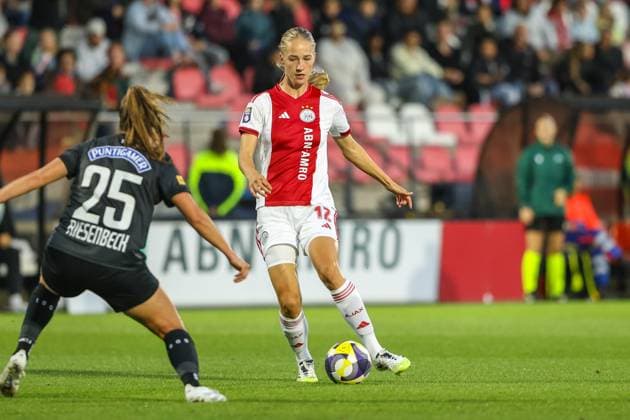 Amsterdam, Netherlands, September 11th 2025: Jade van Hensbergen (12 AFC Ajax) runs with the ball during the UEFA Womens Europa Cup 2025 26 First Qualifying Round game between AFC Ajax and SK Sturm Graz at Sportcomplex De Toekomst in Amsterdam, the Netherlands. (Leiting Gao SPP) Copyright: xLeitingxGaox xSPPx spp-en-LeGaSp-LG202509113359