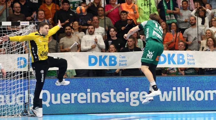 BAU 11 09 2025 Göppingen Handball Frisch Auf Göppingen vs SC DHfK Leipzig, Fynn Hofele Göppingen, right scores to equalize 24 24 against Domenico Ebner Leipzig