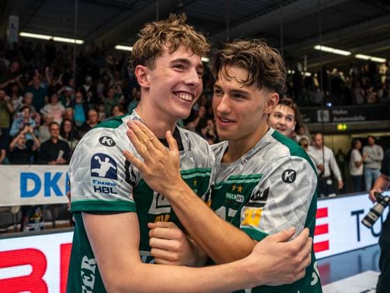 Matchwinner Fynn Hofele Frisch Auf Goeppingen, 18 with Tim Gossner Frisch Auf Goeppingen, 17 , Frisch Auf Goeppingen vs SC DHfK Leipzig, Handball, 1 Bundesliga, Men, Season 2025 2026, 11 09 2025, Frisch Auf Goeppingen vs SC DHfK Leipzig, Handball, 1 Bundesliga, Men, Season 2025 2026, 11 09 2025 Goeppingen Copyright: xEibner-Pressefoto MichaelxSchmidx EP_MST