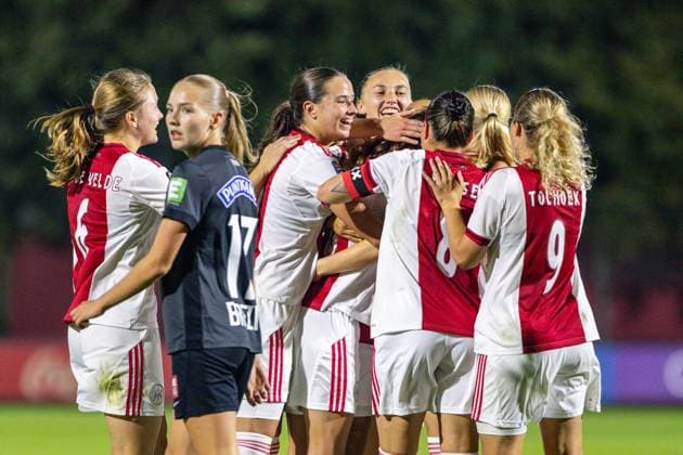 Amsterdam, Netherlands, September 11th 2025: Danique Noordman (16 AFC Ajax) celebrates after scoring her teams first goal with Jade van Hensbergen (12 AFC Ajax), Danique Noordman (16 AFC Ajax), Danique Tolhoek (9 AFC Ajax) during the UEFA Womens Europa Cup 2025 26 First Qualifying Round game between AFC Ajax and SK Sturm Graz at Sportcomplex De Toekomst in Amsterdam, the Netherlands. (Leiting Gao SPP) Copyright: xLeitingxGaox xSPPx spp-en-LeGaSp-LG202509113753