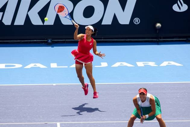 WTA GUADALAJARA 250 OPEN WTA GUADALAJARA 250 OPEN CONTRERAS MARINO VS OLMOS SUTJIADI 11092025 GUADALAJARA, JALISCO Action photo of Giuliana Olmos and Aldila Sutjiadi, during day 4 the WTA Guadalajara 250 Open, held at the Centro Panamericano de Tenis of Guadalajara, Jalisco, Mexico Action photo of Giuliana Olmos and Aldila Sutjiadi, during day 4 of the WTA Guadalajara 250 Open, held at the Centro Panamericano de Tenis of Guadalajara, Jalisco, Mexico PHOTO BY IMAGENSHOP AGENCIA FOTOGRAFICA GUADALAJARA JALISCO MEXICO Copyright: xIMAGENSHOPxAGENCIAxFOTOGRAFICAx