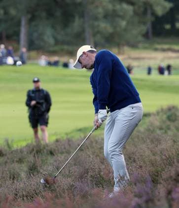 . - BMW PGA, Golf Herren Championship 2025, Day One, DP World Tour, Wentworth Golf Club, Virginia Water, Surrey, England.- 11th September 2025. (C) Daniel Weir Crystal Pix Rory Mcilroy Of Northern Ireland takes a shot out of the rough on the 11th hole during the BMW PGA Championship 2025 Day One. - BMW PGA Championship 2025, Day One, DP World Tour, Wentworth Golf Club, Virginia Water, Surrey, England.- 11th September 2025. (C) Daniel Weir Crystal Pix Surrey Wentworth Golf Club United Kingdom Copyright: xDanielxWeirx CP_BMW_PGA_Championship_2025_Day_One_15