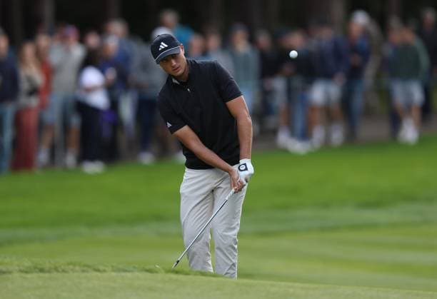 . - BMW PGA, Golf Herren Championship 2025, Day One, DP World Tour, Wentworth Golf Club, Virginia Water, Surrey, England.- 11th September 2025. (C) Daniel Weir Crystal Pix Ludvig Aberg Of Sweden chips on to the 13th green during the BMW PGA Championship 2025 Day One. - BMW PGA Championship 2025, Day One, DP World Tour, Wentworth Golf Club, Virginia Water, Surrey, England.- 11th September 2025. (C) Daniel Weir Crystal Pix Surrey Wentworth Golf Club United Kingdom Copyright: xDanielxWeirx CP_BMW_PGA_Championship_2025_Day_One_32