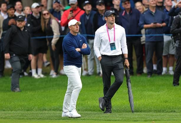 . - BMW PGA, Golf Herren Championship 2025, Day One, DP World Tour, Wentworth Golf Club, Virginia Water, Surrey, England.- 11th September 2025. (C) Daniel Weir Crystal Pix Rory Mcilroy Of Northern Ireland chatting to Former footballer Gareth Bale of Wales, Real Madrid & Tottenham Hotspurs during the BMW PGA Championship 2025 day one. - BMW PGA Championship 2025, Day One, DP World Tour, Wentworth Golf Club, Virginia Water, Surrey, England.- 11th September 2025. (C) Daniel Weir Crystal Pix Surrey Wentworth Golf Club United Kingdom Copyright: xDanielxWeirx CP_BMW_PGA_Championship_2025_Day_One_112