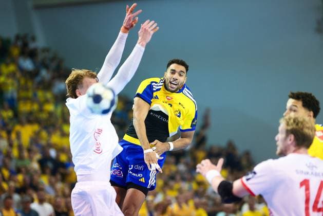 2025.09.11 Kielce Pilka reczna , Liga Mistrzow EHF , sezon 2025 26 Industria Kielce - Kolstad Handball N z Simon Jeppsson, Hassan Kaddah Foto Tomasz Fafara PressFocus 2025.09.11 Kielce Handball , EHF Champions League , 2025 2026 season Industria Kielce - Kolstad Handball Simon Jeppsson, Hassan Kaddah Credit: Tomasz Fafara PressFocus NEWSPIX.PL --- newspix.pl POLAND OUT! 
