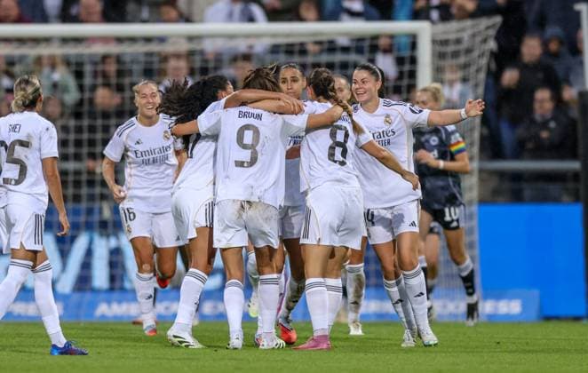 DEU, Frankfurt, Eintracht Frankfurt vs Real Madrid, Womens Champions League, UEFA, Season 2526, Stadion am Bretanobad, Qualifying round 3, in the picture goal and jubilation, Signe Bruun Real Madrid 9 scores the important goal for 2 0 against Eintracht Frankfurt, which gives the victory in the first leg, with Sara Däbritz Real Madrid 8 DFB DFL REGULATIONS PROHIBIT ANY USE OF PHOTOGRAPHS AS IMAGE SEQUENCES AND OR QUASI VIDEO, 11 09 2025, Copyright: HMBxMedia HendrikxHamelau