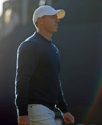 11th September 2025; Wentworth Club, London, England; The BMW PGA, Golf Herren Championship Round 1; Rory McIlroy of Northern Ireland walks on from the 15th tee  HenningxvonxJagow