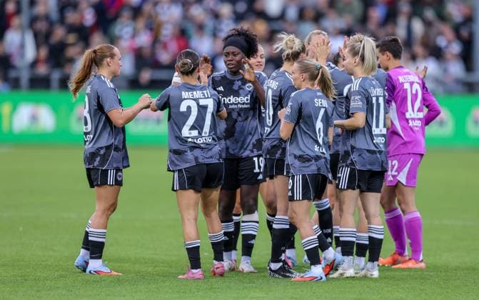 DEU, Frankfurt, Eintracht Frankfurt vs Real Madrid, Womens Champions League, UEFA, Season 2526, Stadion am Bretanobad, Qualifying Round 3, in the picture Eintracht Frankfurt before the match against Madrid, with Nicole Anyomi Eintracht Frankfurt 19 DFB DFL REGULATIONS PROHIBIT ANY USE OF PHOTOGRAPHS AS IMAGE SEQUENCES AND OR QUASI VIDEO, 11 09 2025, Copyright: HMBxMedia HendrikxHamelau