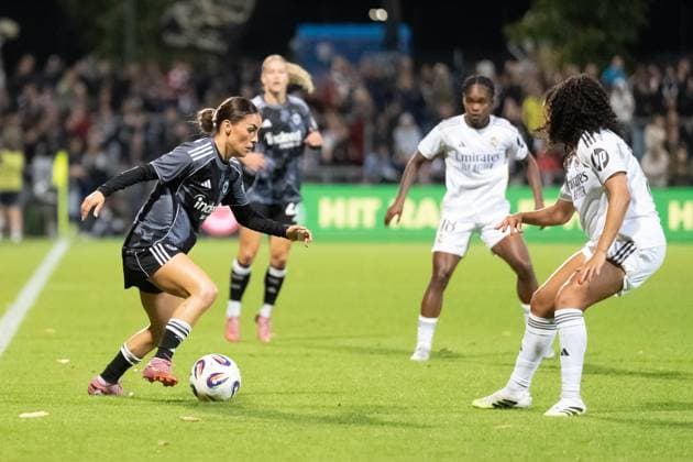 11 09 2025, xhfmx, Soccer Quali Champions League, Eintracht Frankfurt Women Real Madrid Women v l Ereleta Memeti Eintracht Frankfurt in duel with Yasmim Assis Ribeiro Real Madrid DFL DFB REGULATIONS PROHIBIT ANY USE OF PHOTOGRAPHS as IMAGE SEQUENCES and or QUASI VIDEO Frankfurt